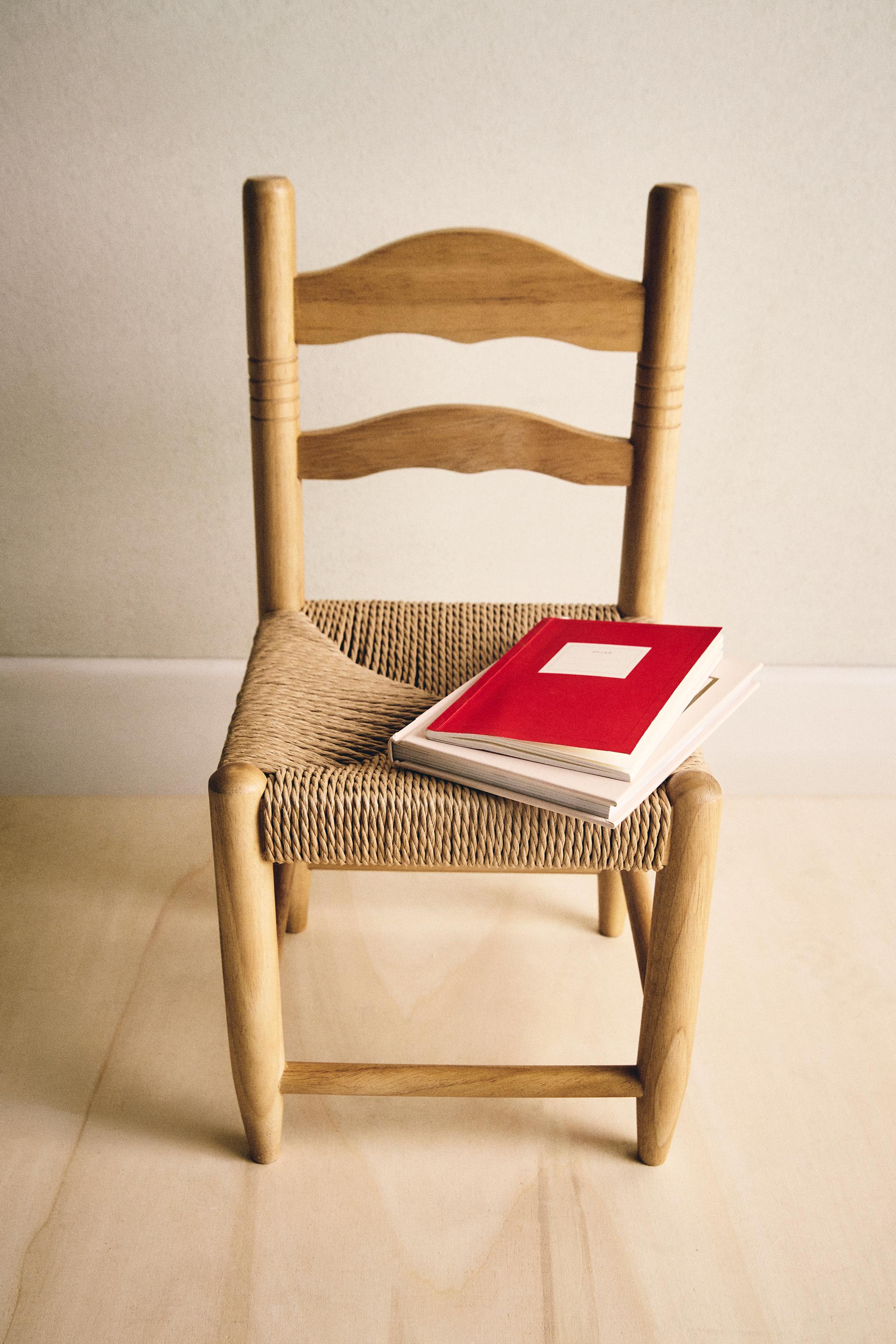 KIDS’ WOODEN CHAIR